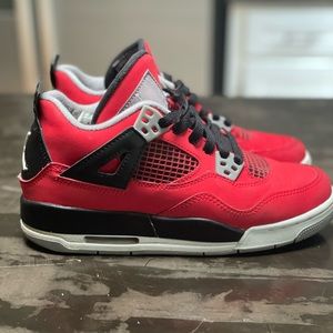 4Y/ 5.5 women's Jordan 4 Red Toro